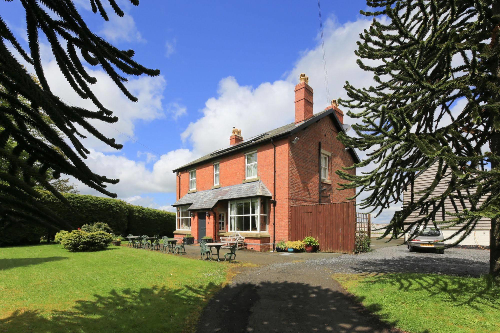 The Old Vicarage Dolfor Hotel Newtown  Exterior foto